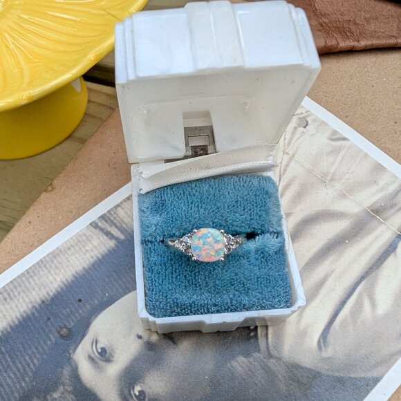 Vintage Sterling Silver Opal Estate Ring - Picture 3 of 11